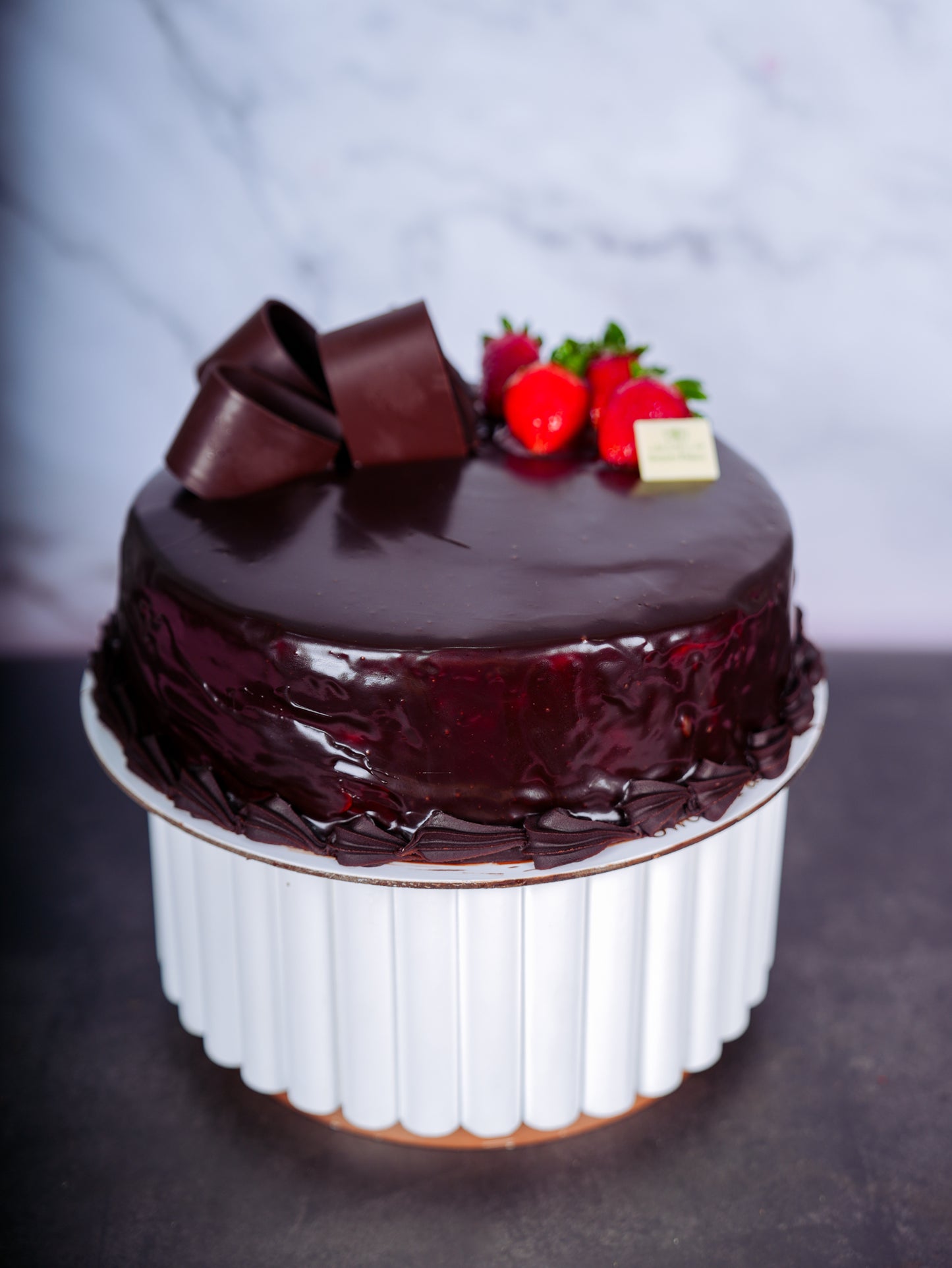 Round Cake Black Forest Gnash