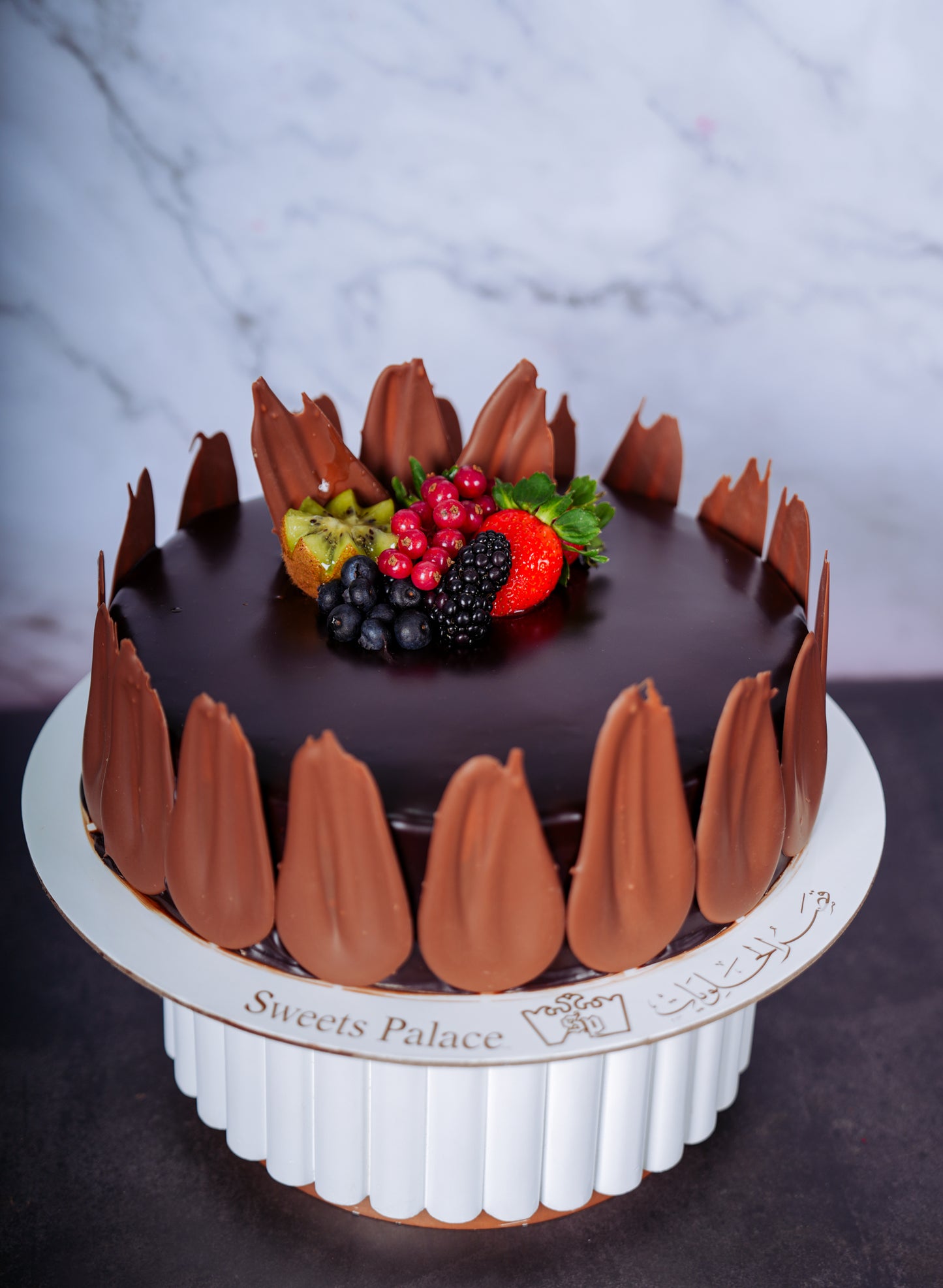 Round Cake Chocolate Fruits