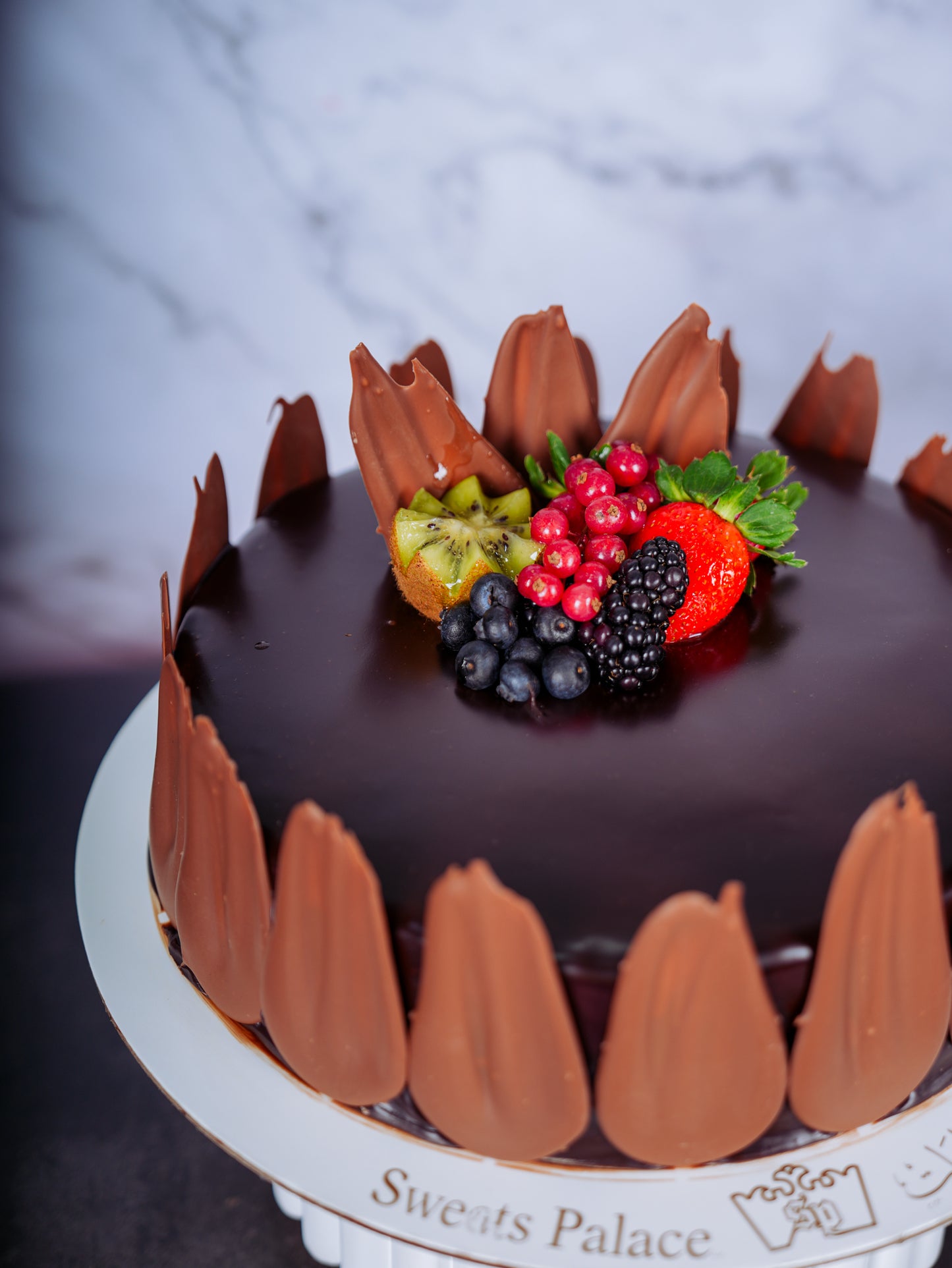 Round Cake Chocolate Fruits